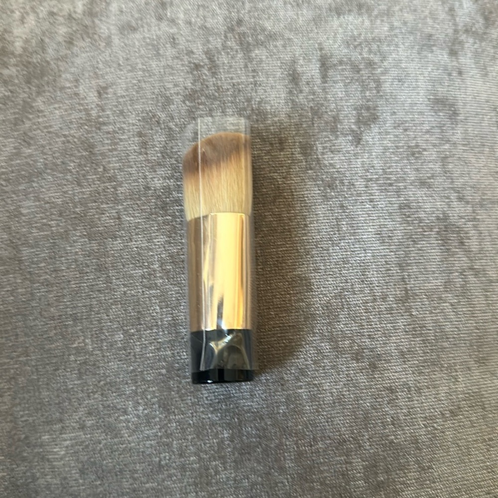 Chanel foundation brush (never used)